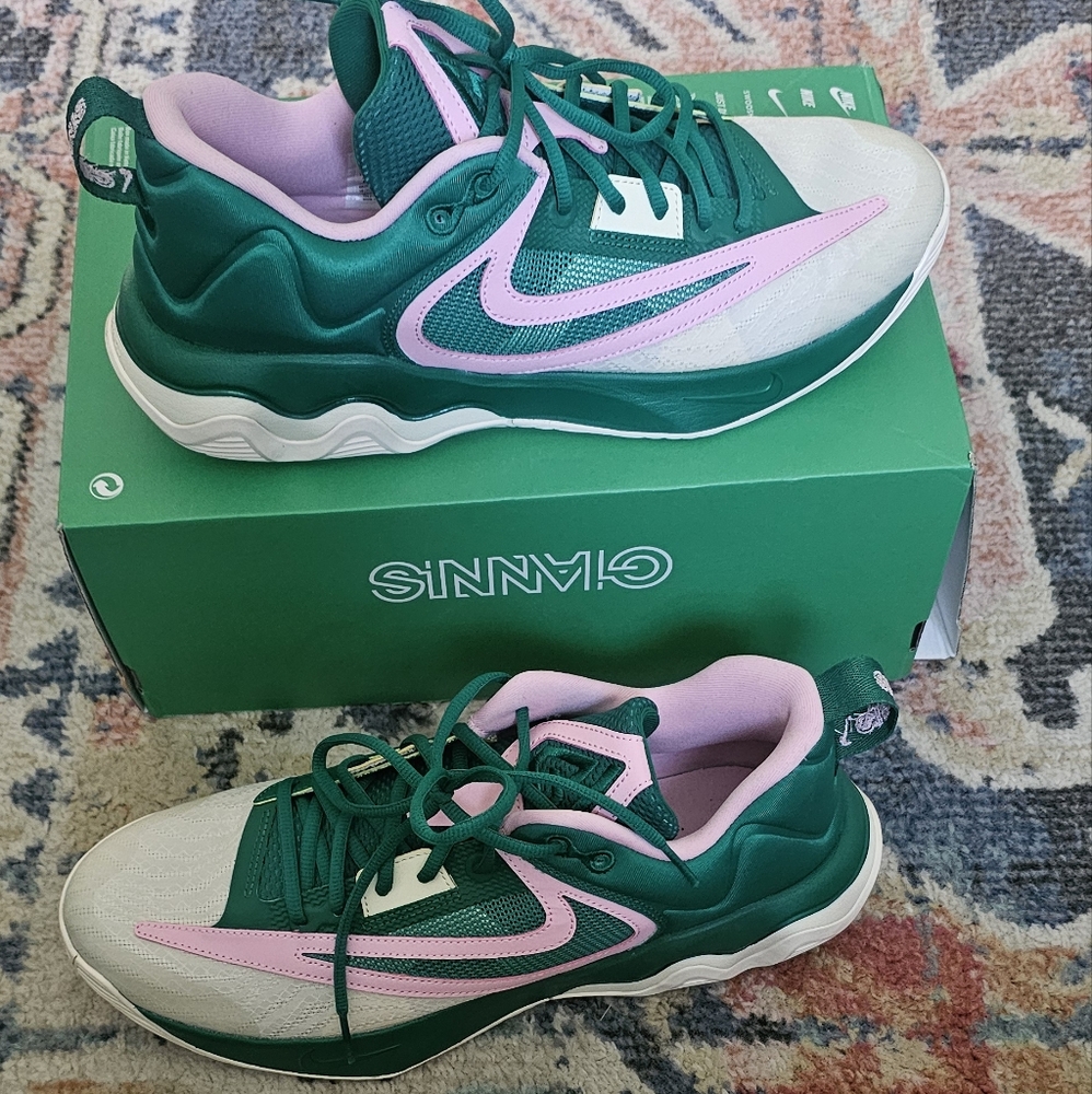 New Nike Giannis Immortality 3 Men Ball Size 12 Color Green Multi
C34